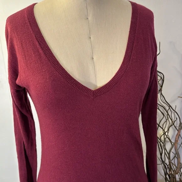 WHBM long sleeve lightweight tunic sweater in maroon - Picture 2 of 7
